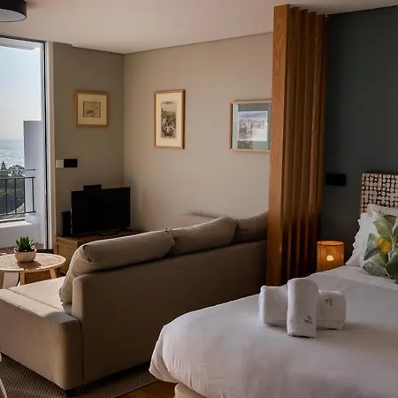 Rooftop I By Madeira * 丰沙尔