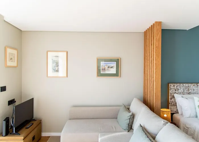 Rooftop I By Madeira * פונשל