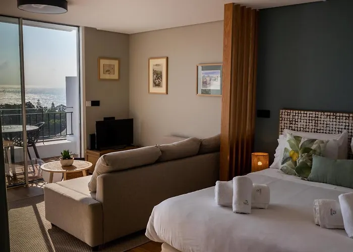 Rooftop I By Madeira * פונשל