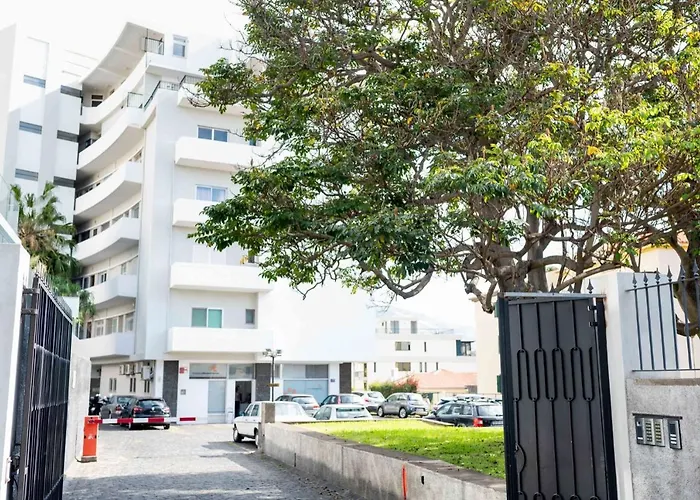 Rooftop I By Madeira *