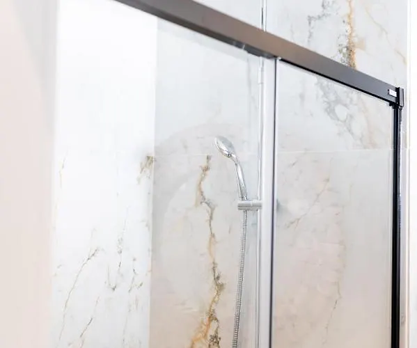 Rooftop I By Madeira * פונשל